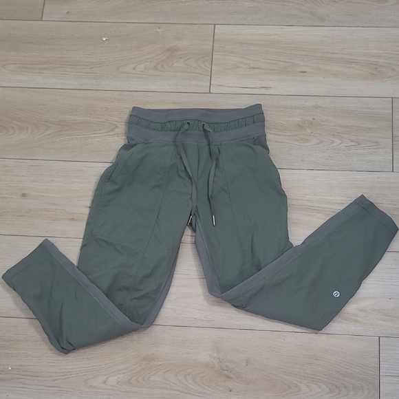 lululemon athletica Pants - lululemon athletica Dance  Green Joggers Size 0